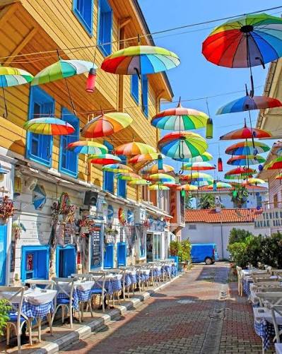 Umbrellas Overhead 300 Pieces